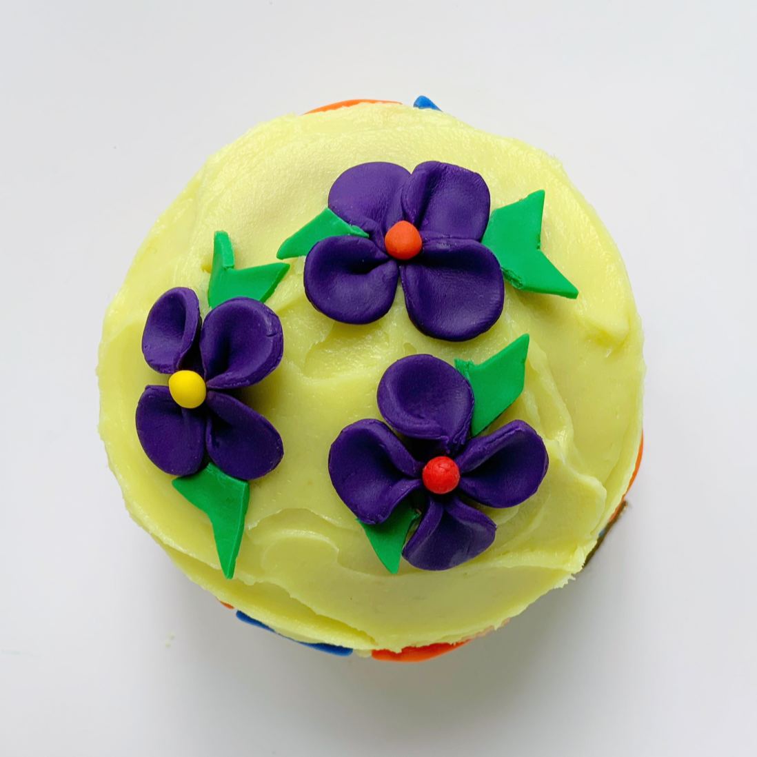 Fondant flowers on mini cake