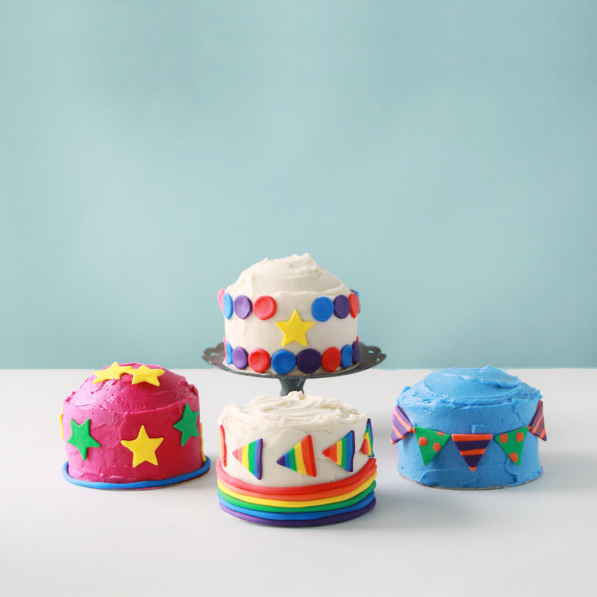 Making Mini Cake Kit How-To: Bake & Decorate Mini Cakes | Poppikit Baking Kits